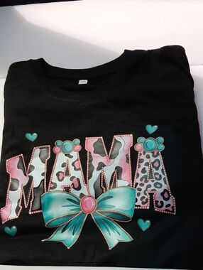 MAMA GRAPHIC TEE WITH TEAL BOW